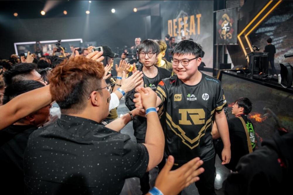 开云体育app-DK鏖战FLY，Uzi拿下关键大龙宿敌对决八强赛，让粉丝疯狂欢呼的简单介绍