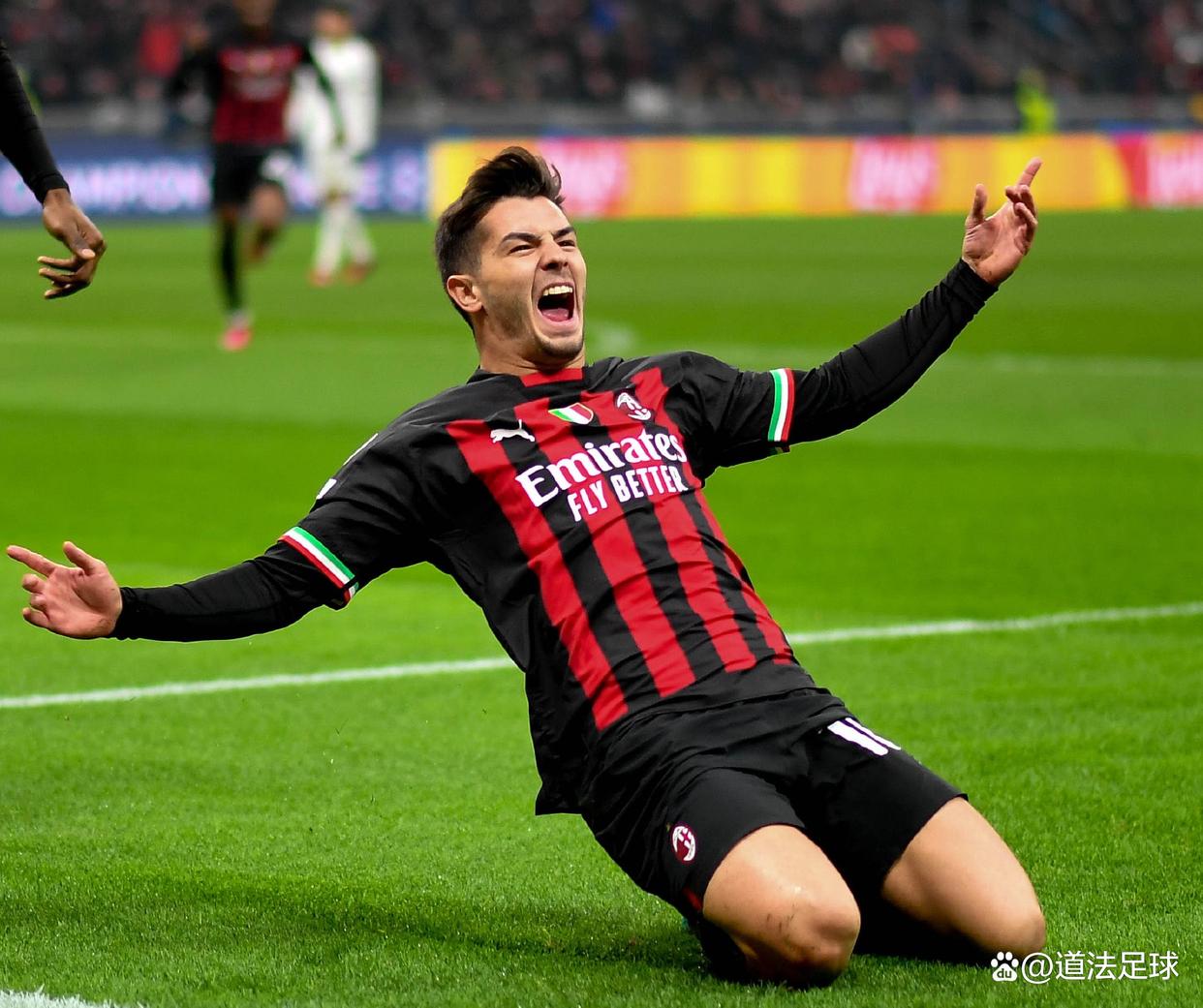 开云体育登录-包含AC米兰主帅透露绝对信心全力争冠，球队备战欧冠更上一层楼的词条