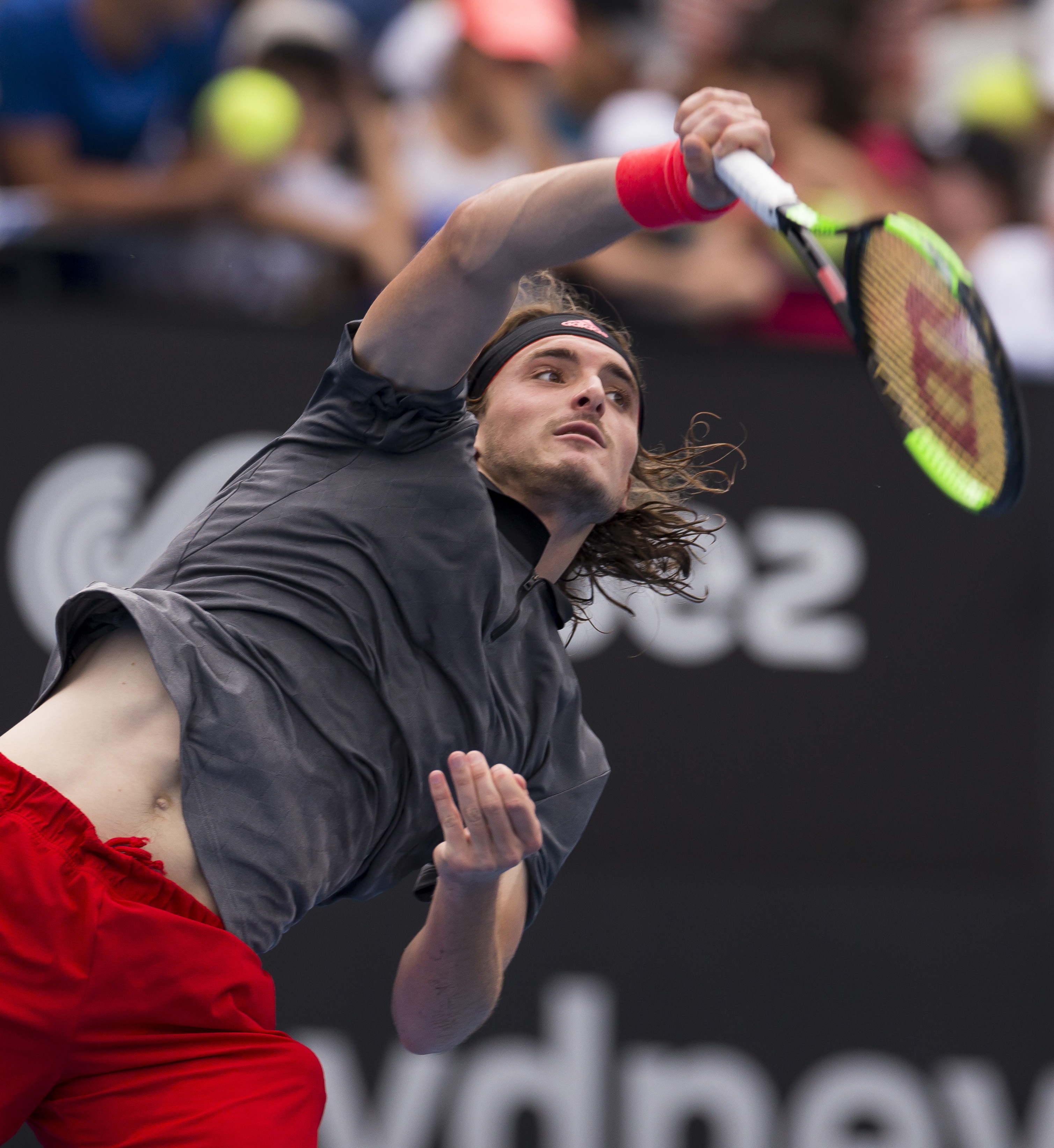 开云平台-意大利网球队轻取德国网球队，西西帕斯绝境逆转