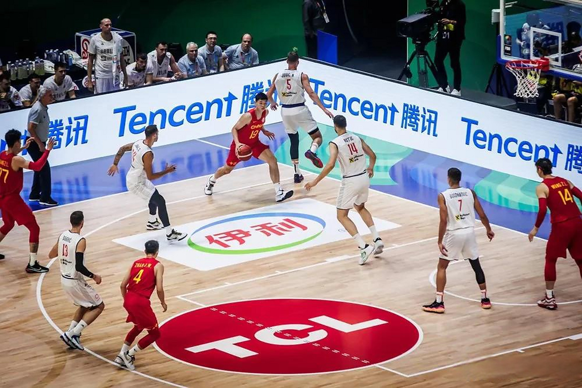 开云体育在线-火箭险胜塞尔维亚男篮，东契奇打破历史纪录