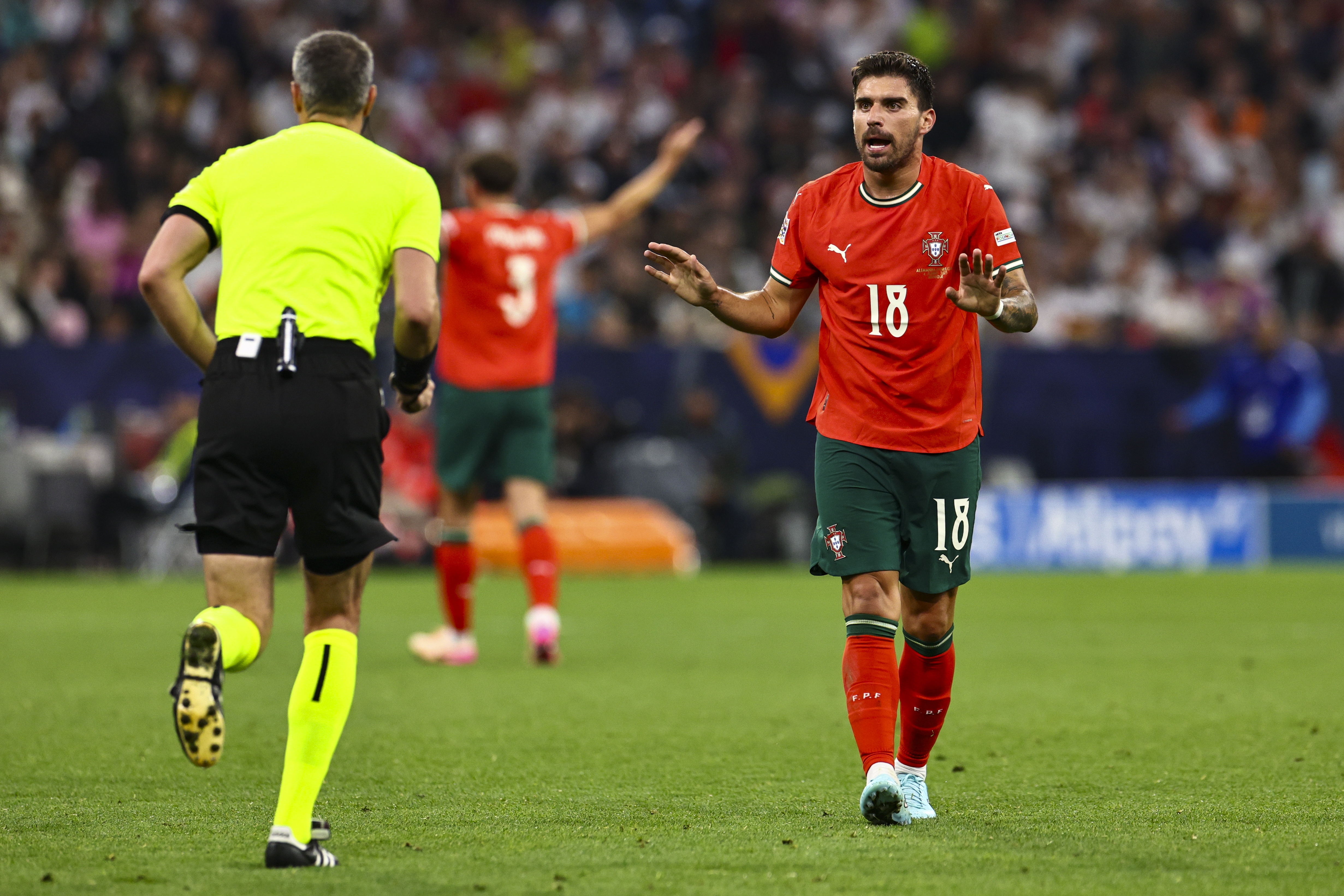 开云体育平台APP-关于葡萄牙国脚表现出色：欧预赛斩获关键胜利的信息