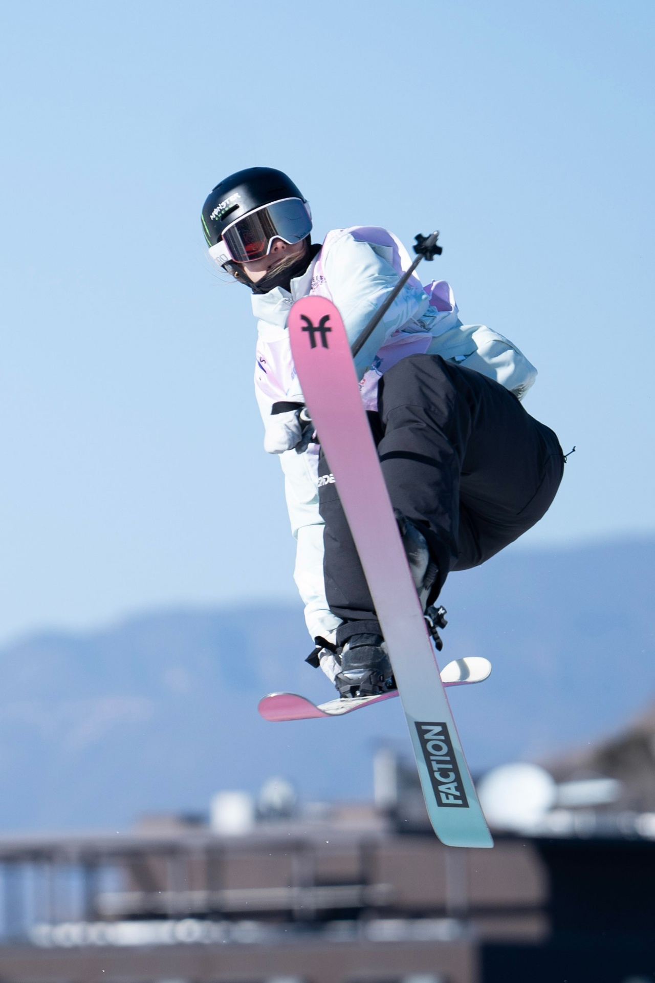 加拿大滑板运动员勇夺银牌,表现出色!的简单介绍 加拿大滑板运动员勇夺银牌,表现出色!的简单介绍