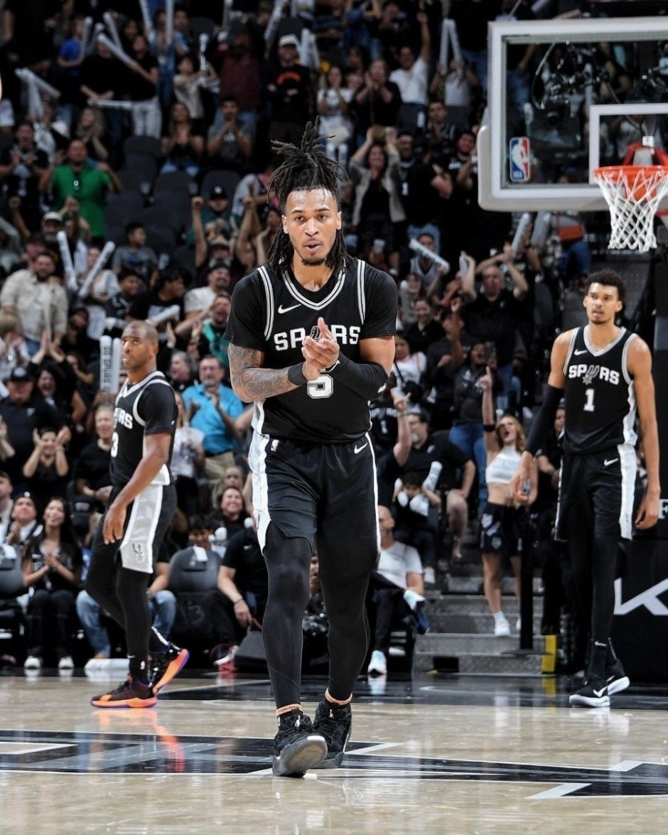 开云体育登录-包含马刺球迷集体声援球队，氛围火爆的词条