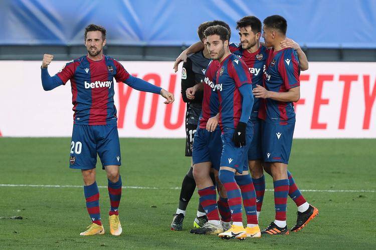 开云体育官网-包含阿拉维斯战平莱万特，保持主场不败纪录的词条