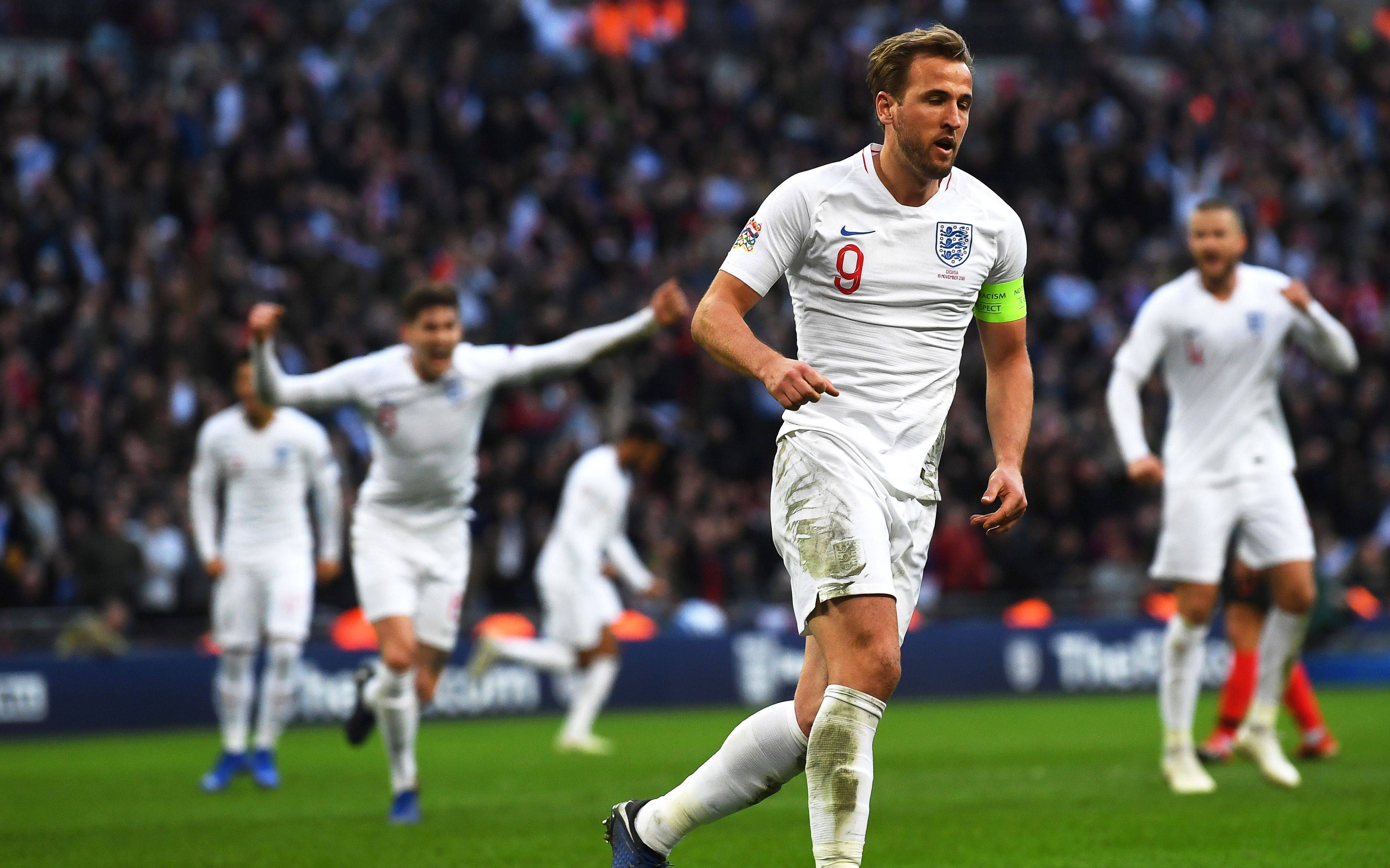 英格兰队与法国队展开激烈争夺,争夺晋级权 英格兰队与法国队展开激烈争夺,争夺晋级权