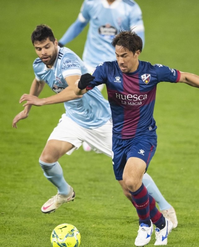 开云体育官网-瓦朗谢纳主场取胜，继续领跑积分榜