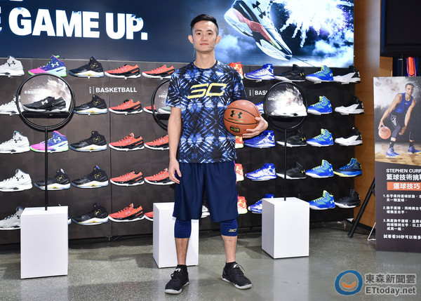 控卫柯瑞带领勇士取胜,豪取连胜 控卫柯瑞带领勇士取胜,豪取连胜