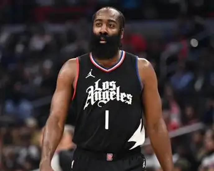 关于队员个人表现出色，砍下全场最高得分！的信息