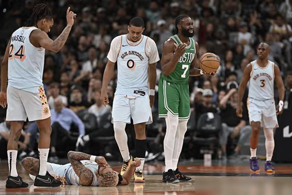 骑士击溃凯尔特人,取得胜利喜悦震撼 骑士击溃凯尔特人,取得胜利喜悦震撼