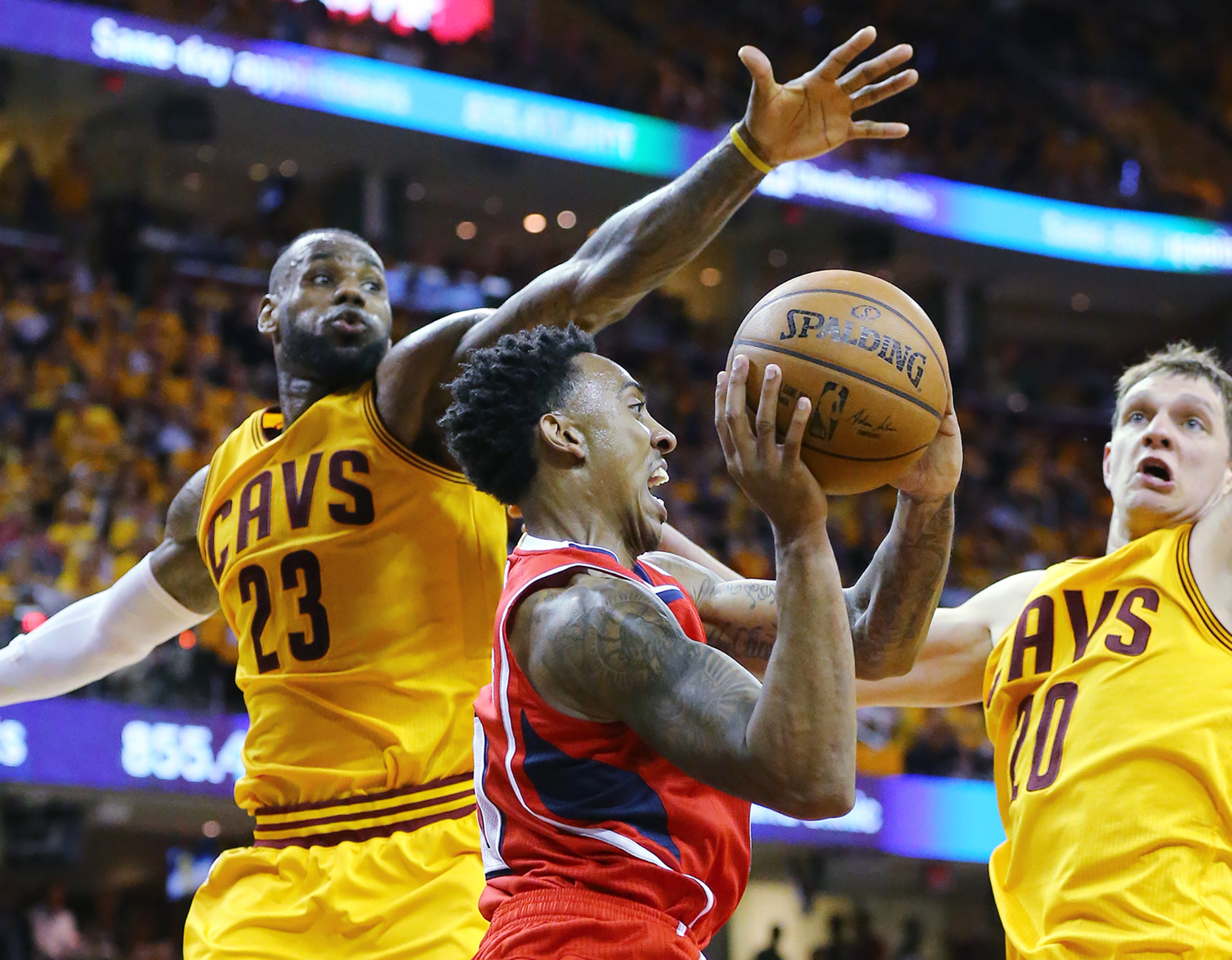 开云体育官方网站-老鹰队负于对手，下一场比赛充满挑战