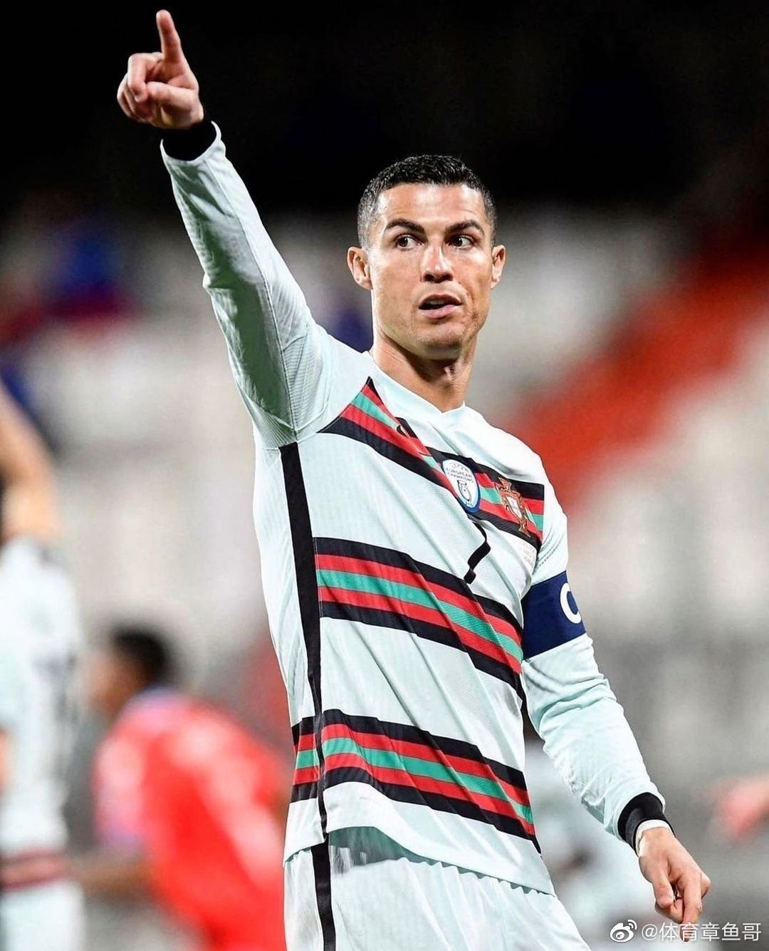 包含卢森堡游泳选手实现绝地逆转，闪耀赛场的词条