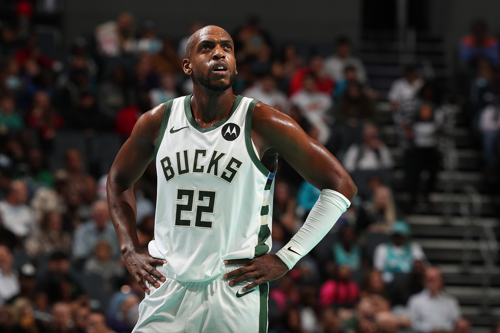 雄鹿轻取爵士，米切尔高光表现