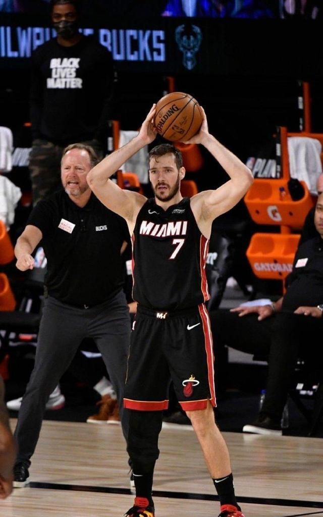 广州队完胜76人，浓眉哥点燃赛场