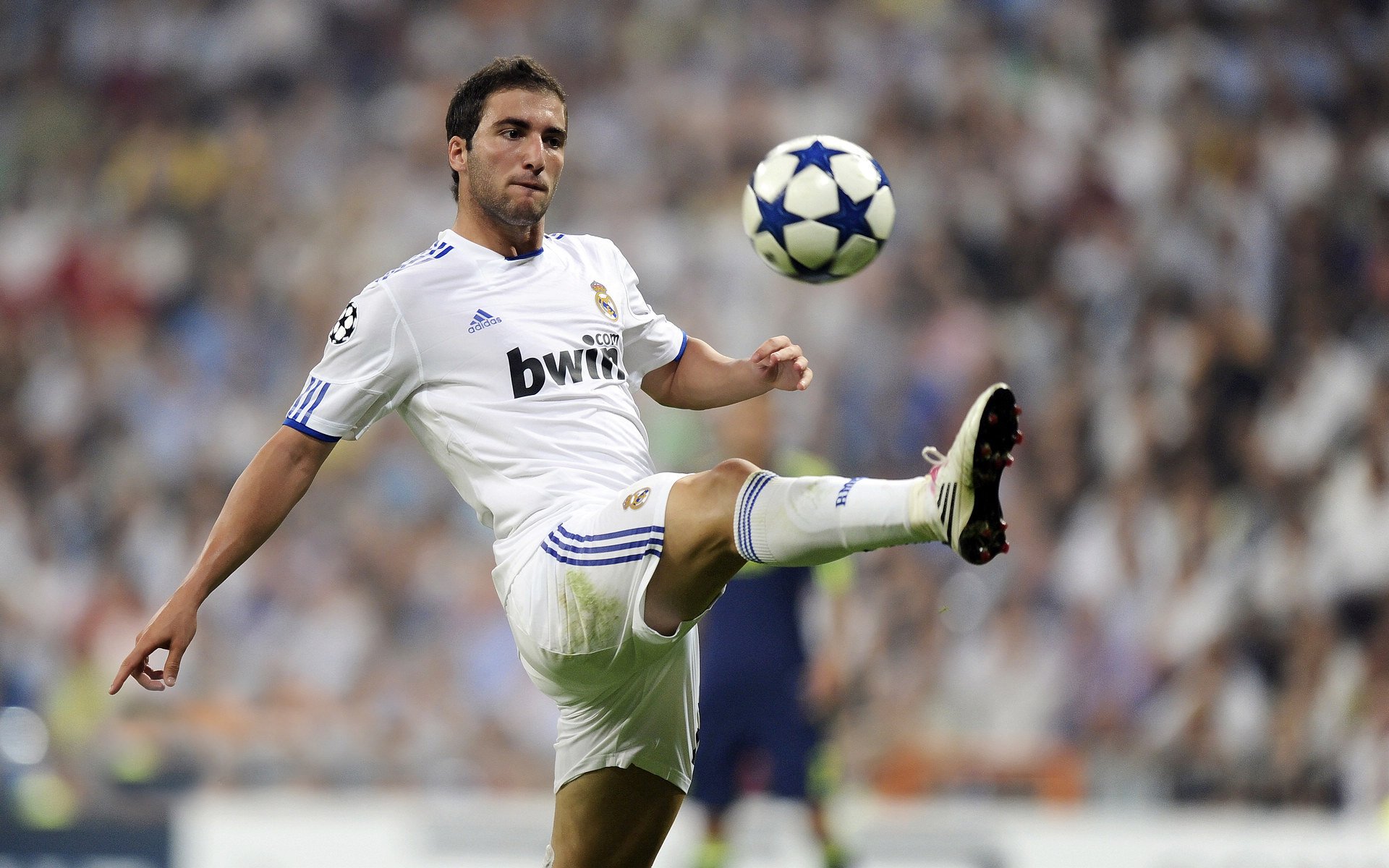 跨界主宰，当NBA的热火封锁掘金，米切尔在欧冠决赛接管比赛